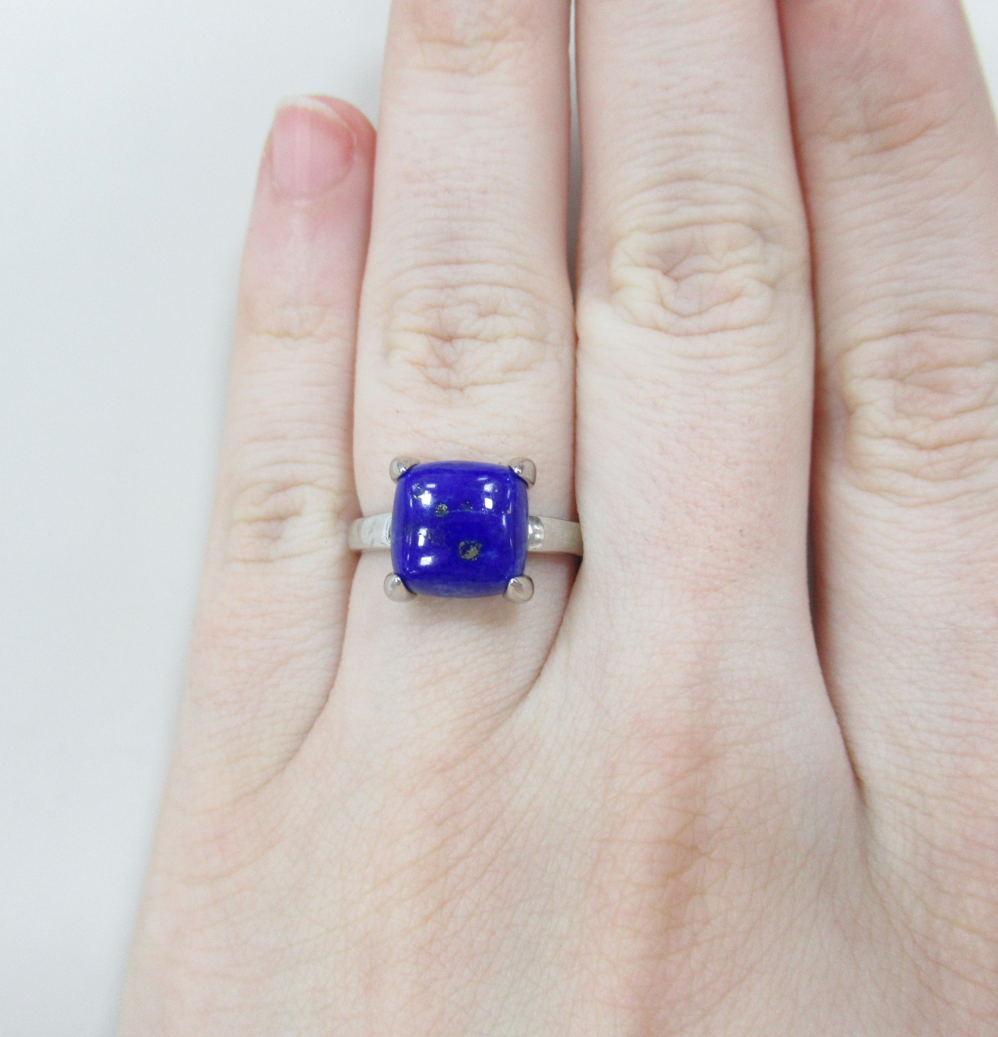 Серебряное кольцо с лазуритом